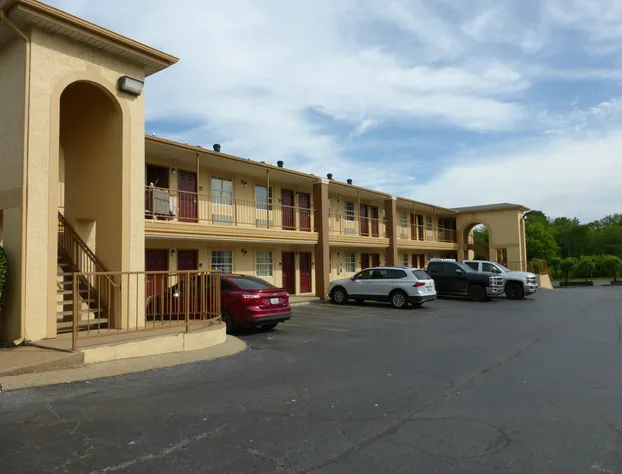 Red Roof Inn Columbia, TN hotel detail image 1