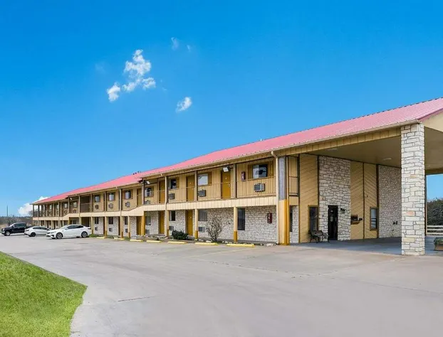 Americas Best Value Inn Refugio hotel detail image 1