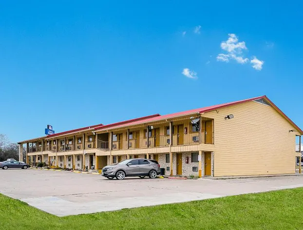 Americas Best Value Inn Refugio hotel detail image 1