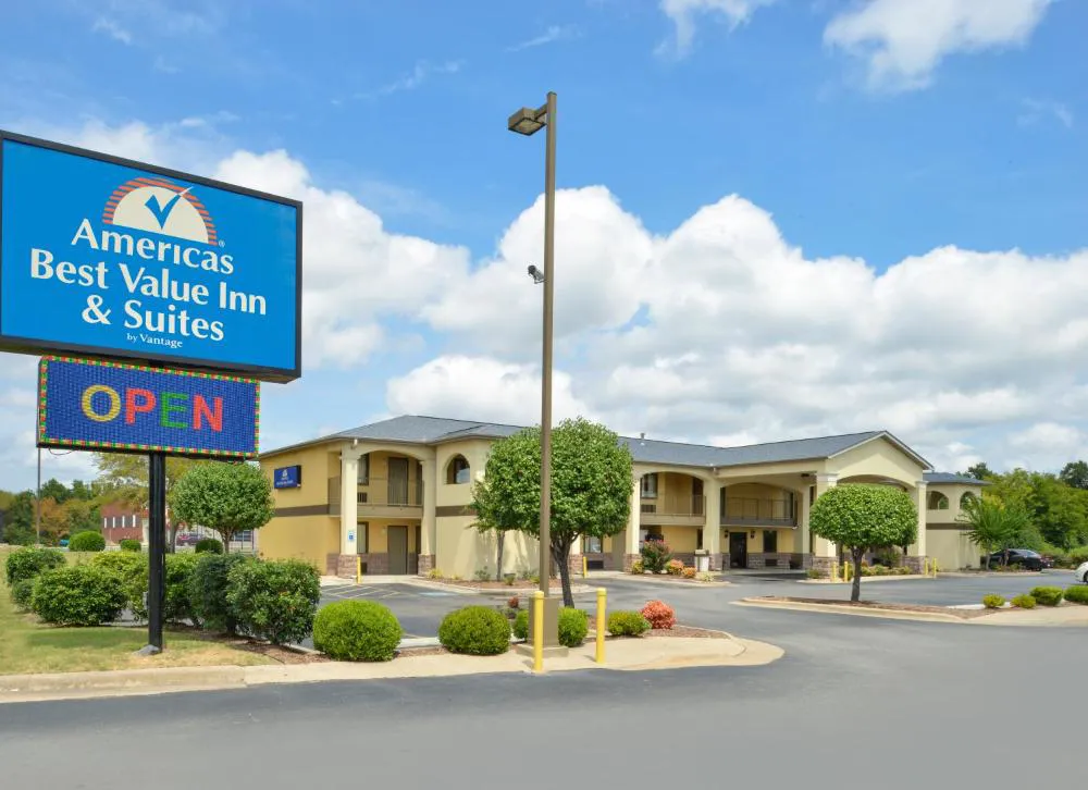 Americas Best Value Inn & Suites University Ave hotel hero