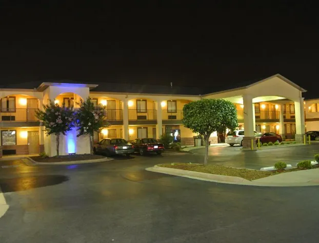 Americas Best Value Inn & Suites University Ave hotel detail image 1