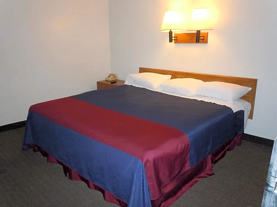 Travelodge by Wyndham Grand Rapids North hotel hero
