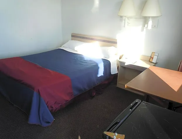 Travelodge by Wyndham Grand Rapids North hotel detail image 2