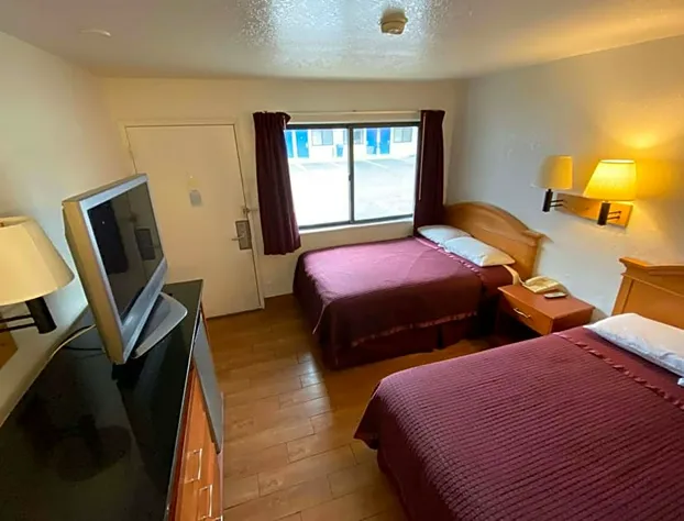 Travelodge by Wyndham Grand Rapids North hotel detail image 2