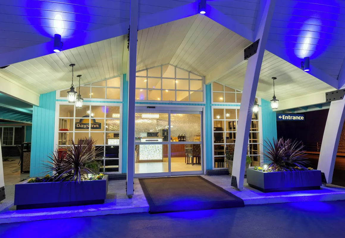 Rosewood Inn and Suites hotel hero