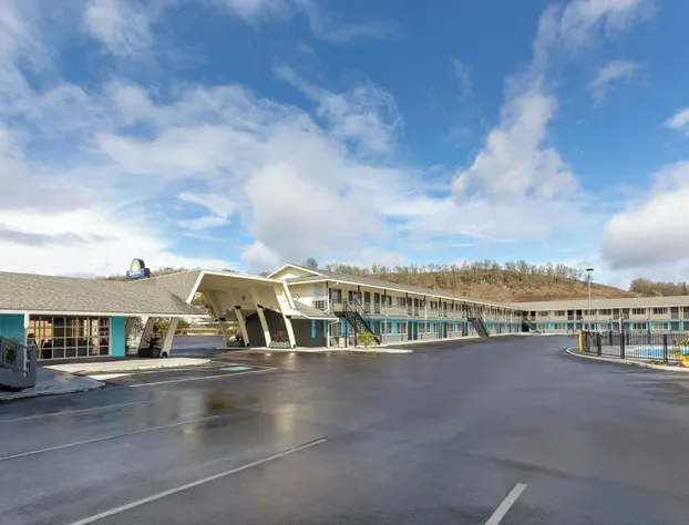 Rosewood Inn and Suites hotel detail image 2