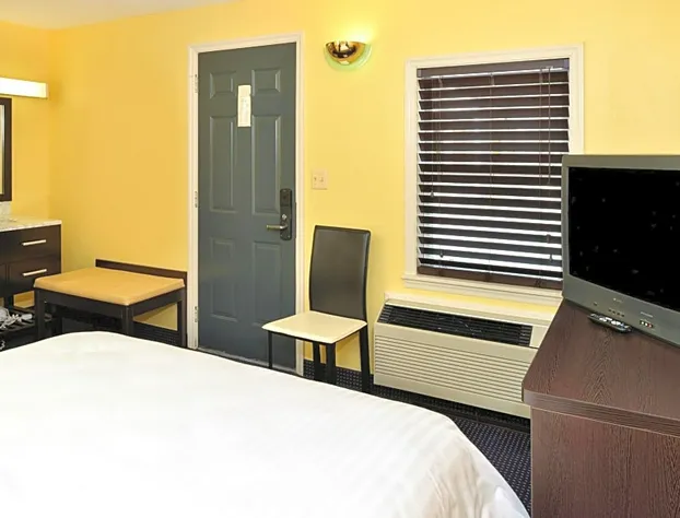 Americas Best Value Inn North Kingstown hotel detail image 4