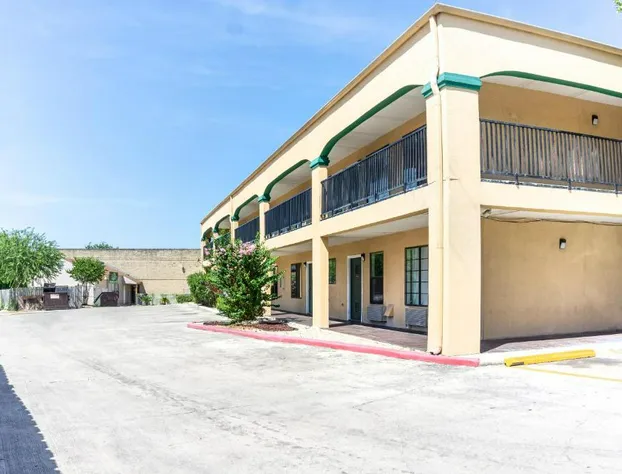 OYO Inn & Suites Medical Center San Antonio hotel detail image 1