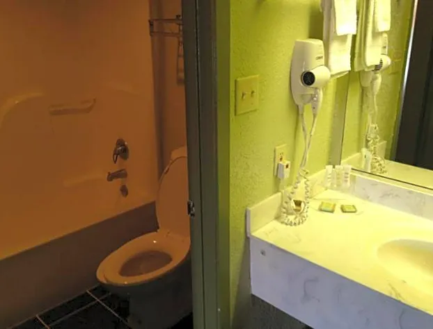 Budget Inn hotel detail image 4