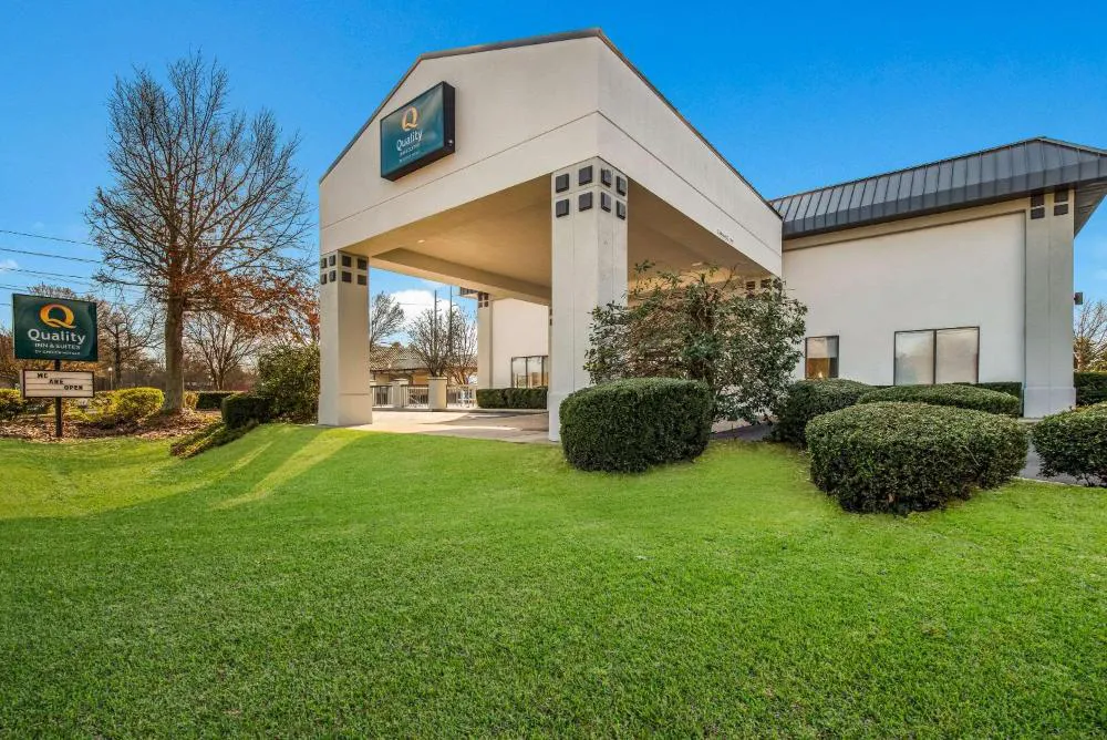 Quality Inn & Suites Aiken South hotel hero