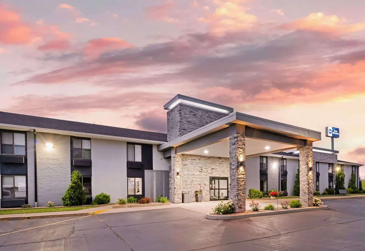 Best Western Morton Inn hotel hero