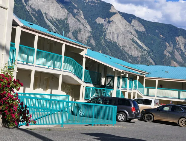 Canadas Best Value Inn Mile 0 hotel detail image 1