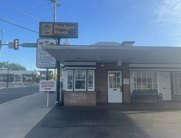 Budget Host Three Crowns Motor Lodge hotel detail image 1