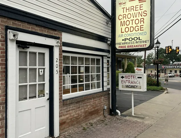 Budget Host Three Crowns Motor Lodge hotel detail image 2