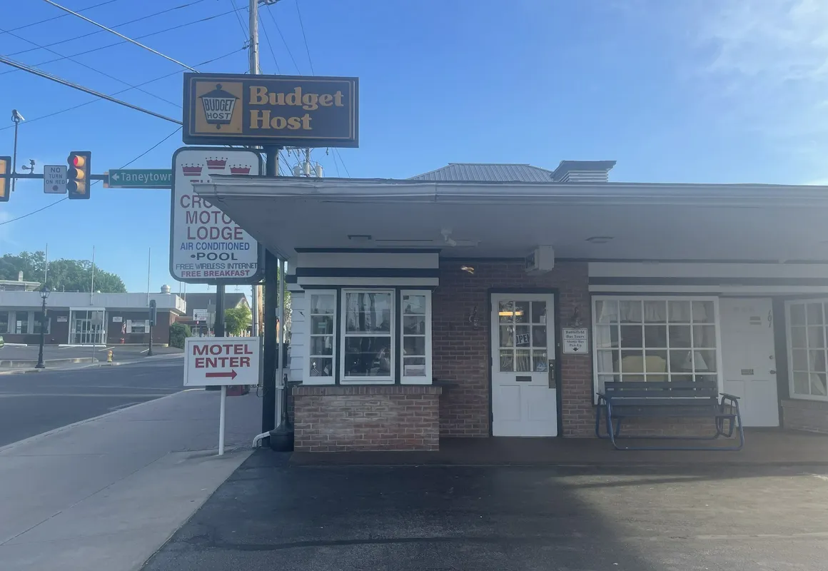 Budget Host Three Crowns Motor Lodge hotel hero