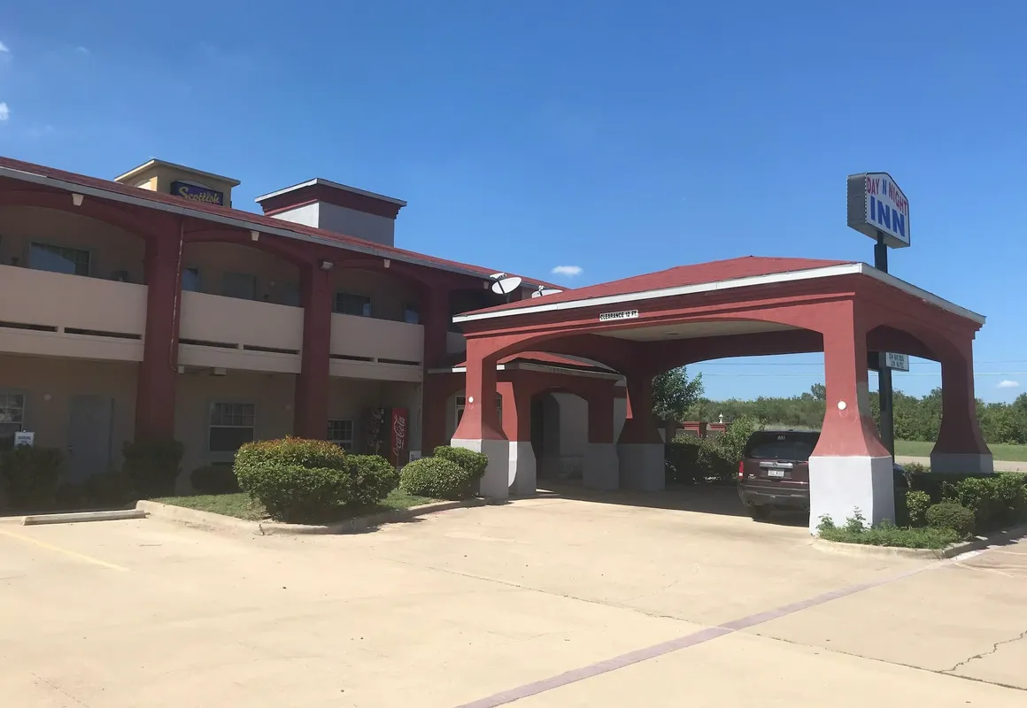 Day N Night Inn hotel hero