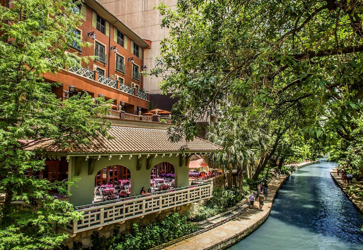 Hotel Valencia Riverwalk hotel hero