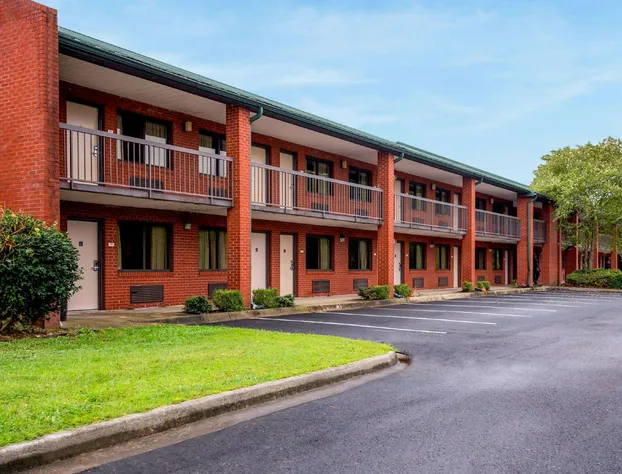 Studios and Suites 4 Less Emporia hotel detail image 1