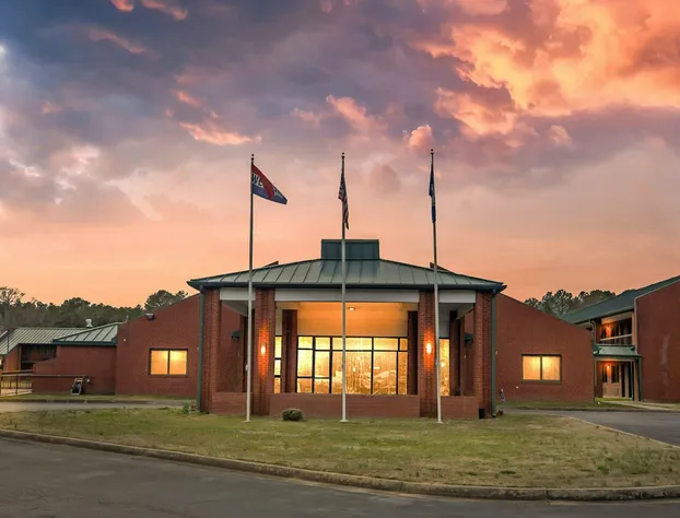 Studios and Suites 4 Less Emporia hotel detail image 3