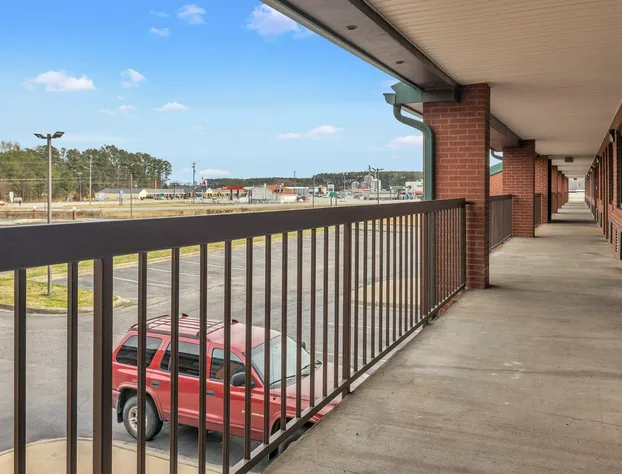 Studios and Suites 4 Less Emporia hotel detail image 4