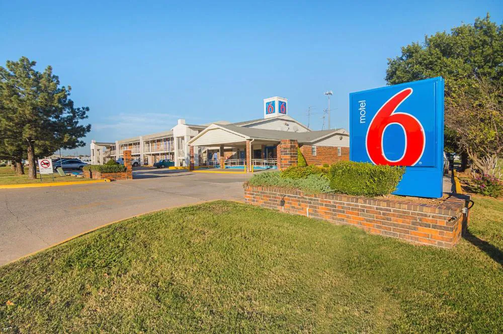 Motel 6 Lawton, OK hotel hero