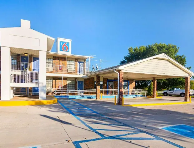 Motel 6 Lawton, OK hotel detail image 1