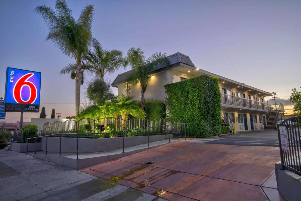 Motel 6 Gardena hotel hero