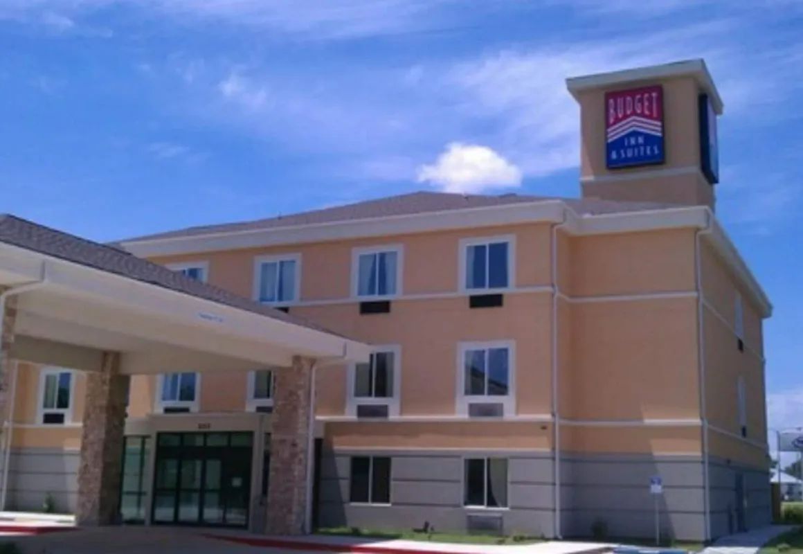 Budget Inn and Suites hotel hero