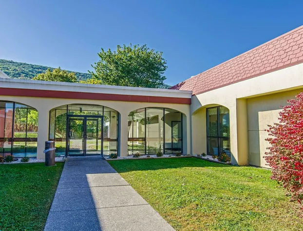 Econo Lodge Inn & Suites hotel detail image 4