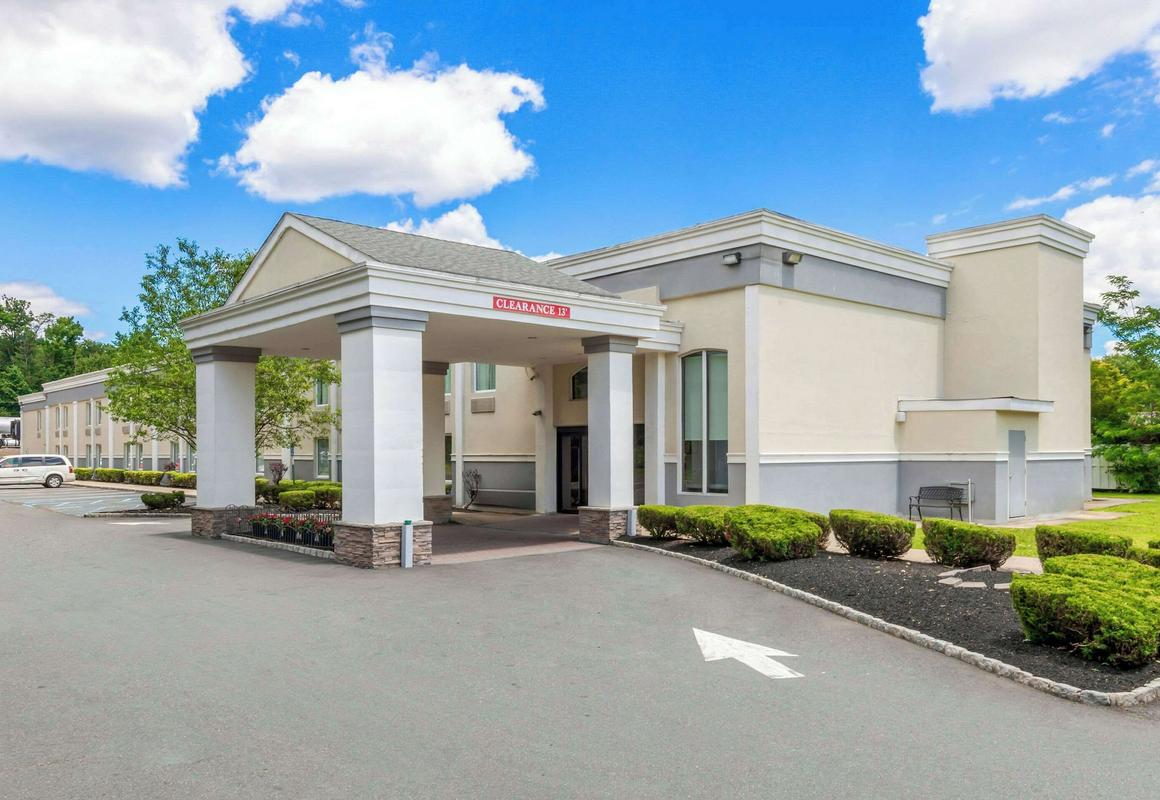 Quality Inn Edison-New Brunswick hotel hero