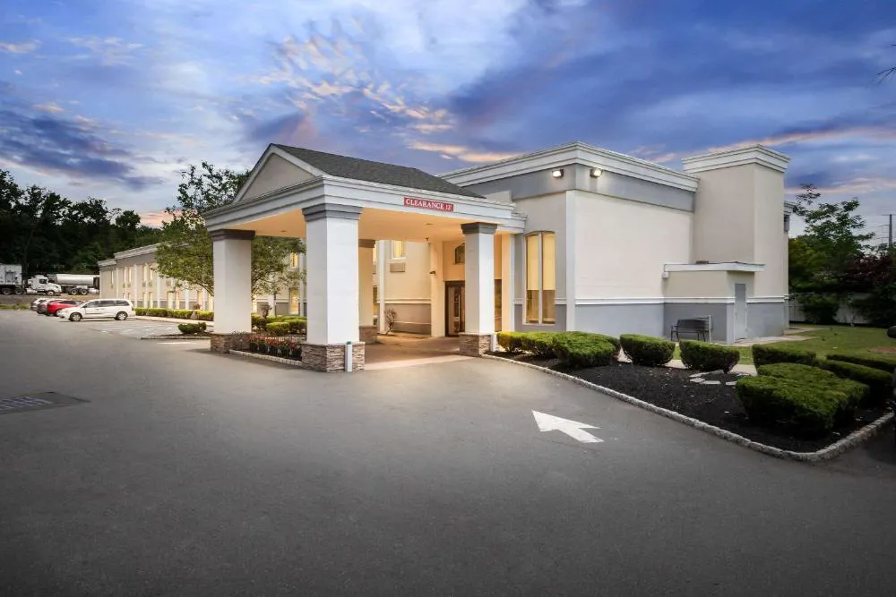 Quality Inn Edison-New Brunswick hotel hero