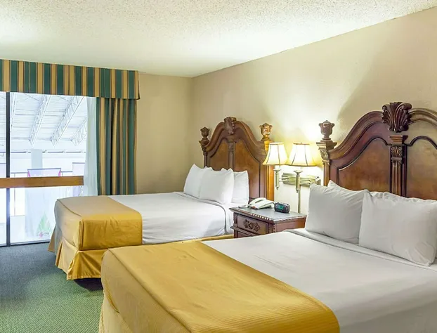 Magnuson Grand DeSoto hotel detail image 4