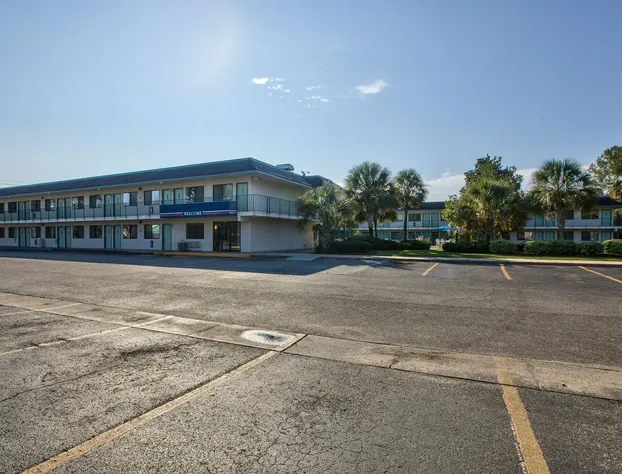 Motel 6 Valdosta, GA - University hotel detail image 2