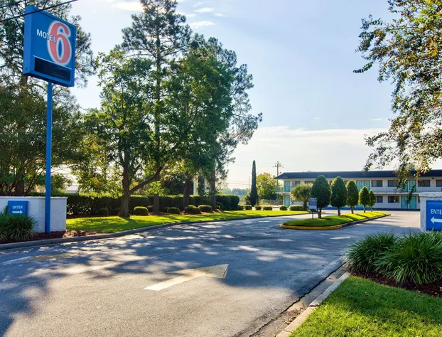 Motel 6 Valdosta, GA - University hotel detail image 1