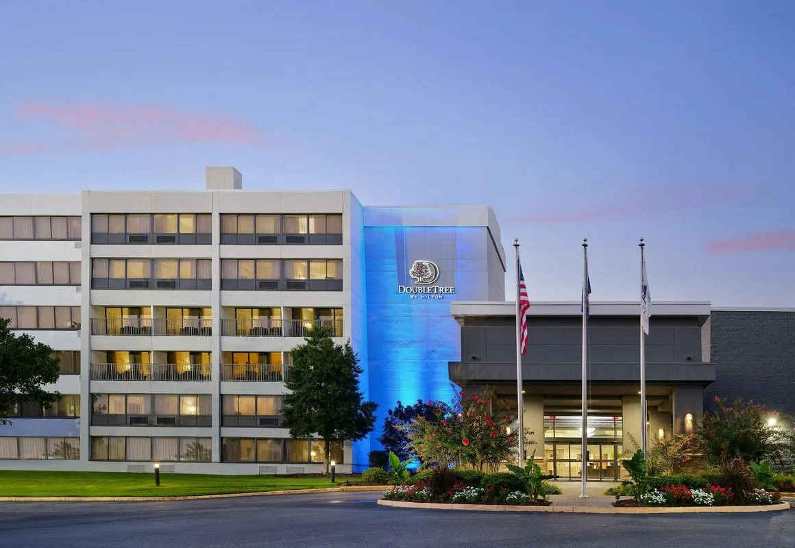 DoubleTree by Hilton Williamsburg hotel hero