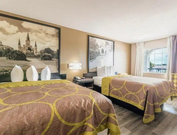 Super 8 by Wyndham Lake Charles Northeast hotel detail image 4