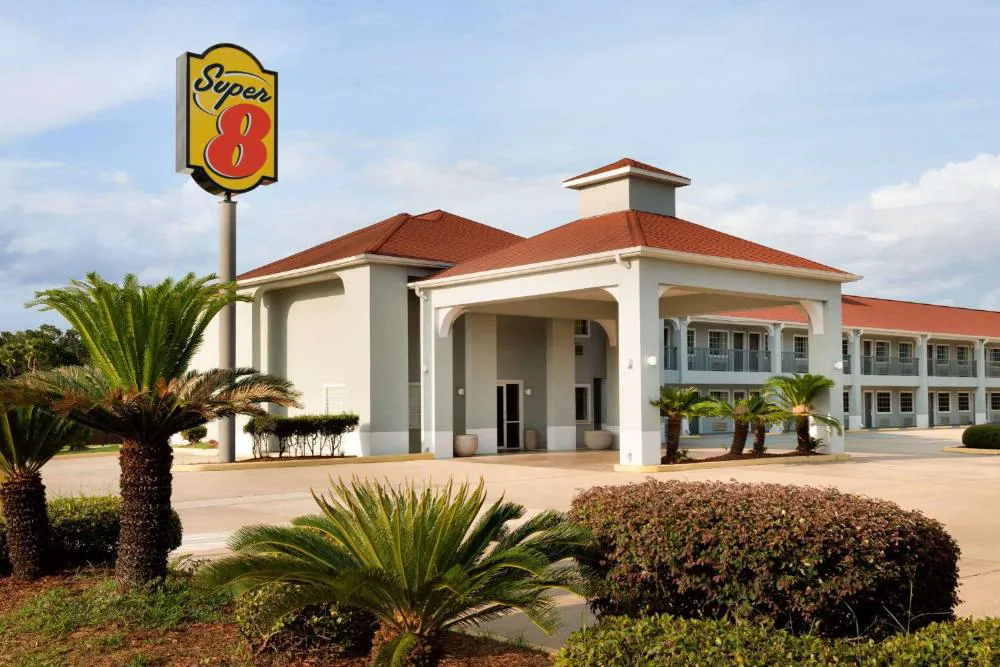 Super 8 by Wyndham Lake Charles Northeast hotel hero