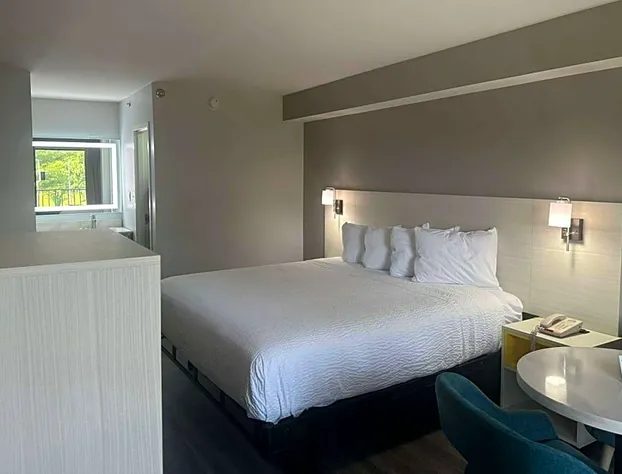 Days Inn by Wyndham Baltimore Northwest hotel detail image 1