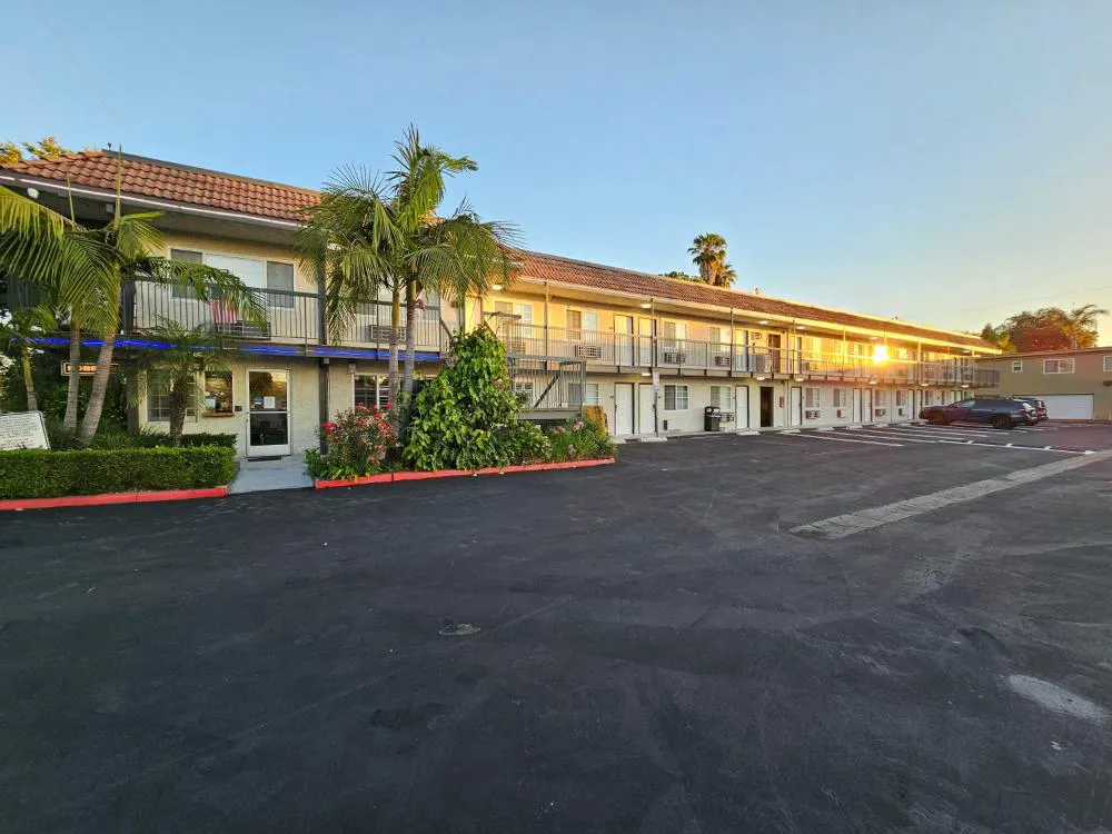 Travelodge by Wyndham Fullerton Near Anaheim hotel hero