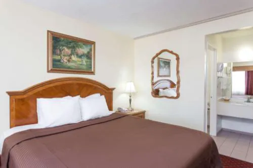 Travelodge by Wyndham Fullerton Near Anaheim hotel detail image 2