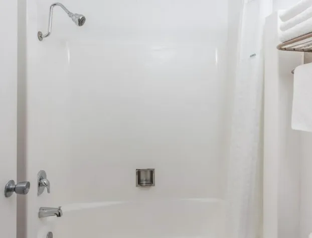 Travelodge by Wyndham Fullerton Near Anaheim hotel detail image 3