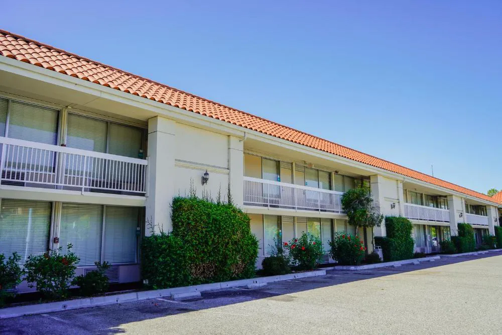 Uptown Oasis San Jose Airport hotel hero