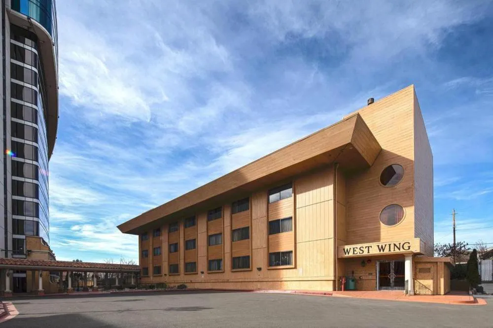 Peppermill Resort Spa Casino hotel hero