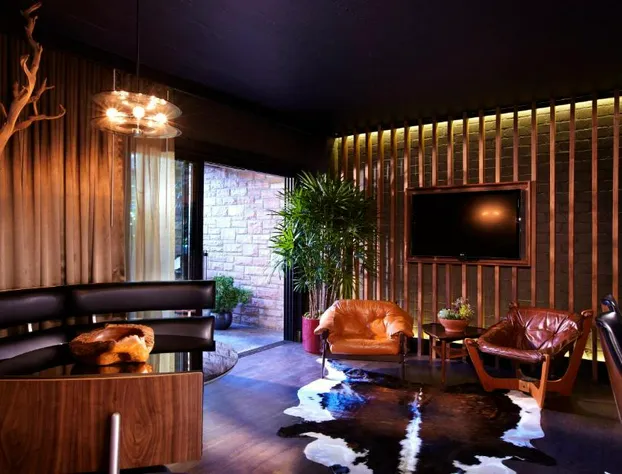 The Hollywood Roosevelt hotel detail image 4