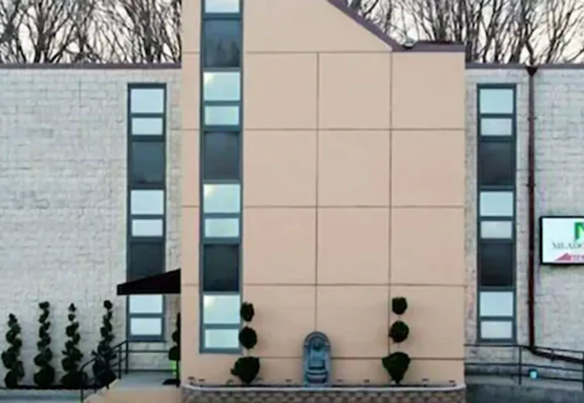 Meadowbrook Motor Lodge hotel hero