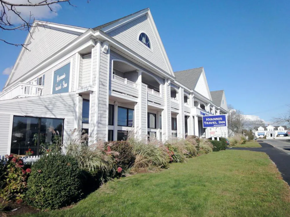 Hyannis Travel Inn hotel hero