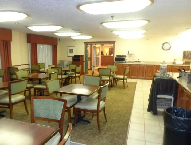 Country Inn & Suites by Radisson Bismarck Waterpark hotel detail image 4