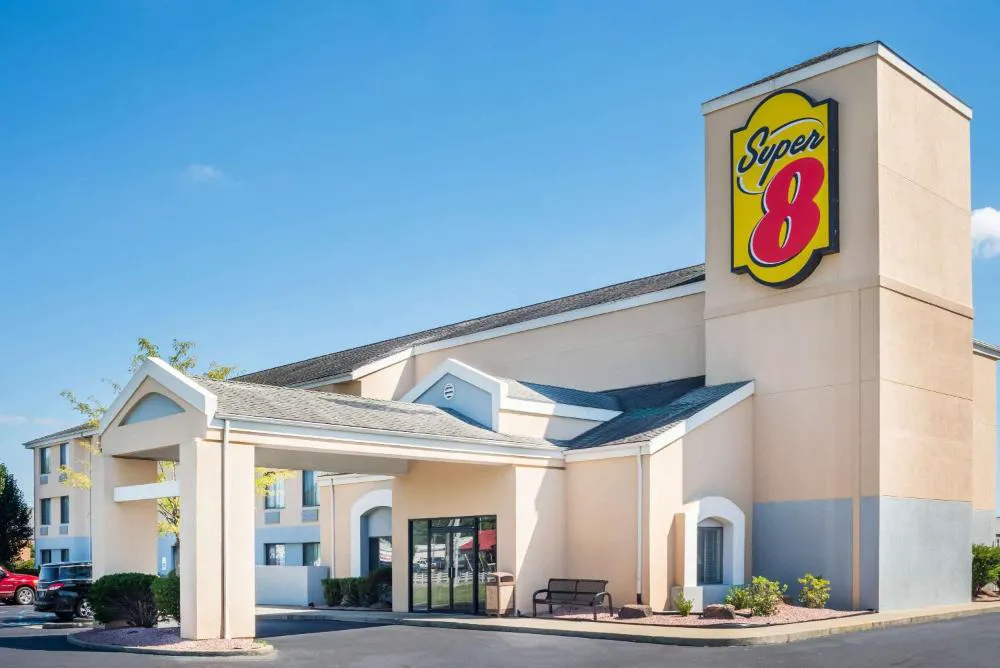 Super 8 by Wyndham Jasper hotel hero