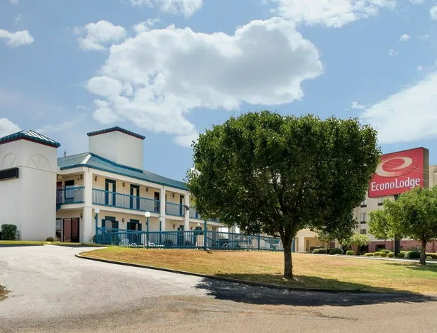 Econo Lodge Canton I-55 hotel detail image 1