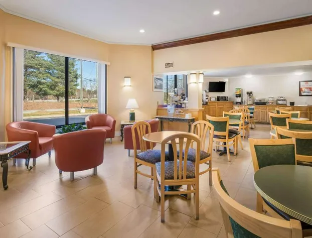 Econo Lodge Hendersonville hotel detail image 3